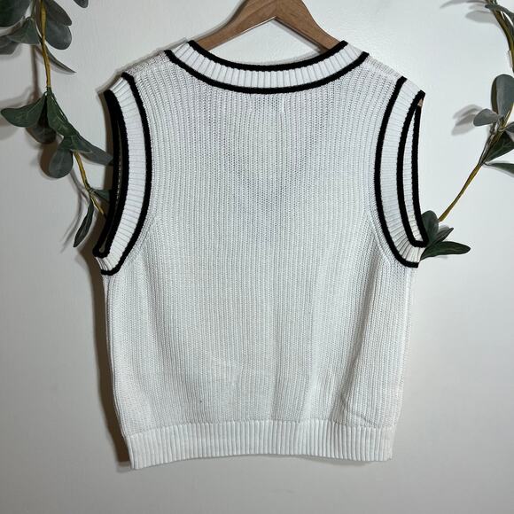 Evereve White V Neck Sweater Vest - Picture 5 of 5